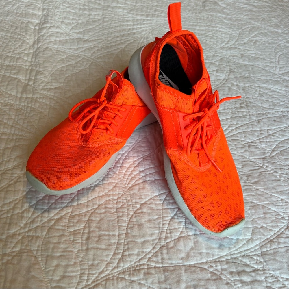 Nike Juvenate women’s running sneaker, lightweight, size 10, neon orange